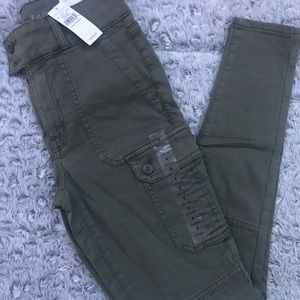 American Eagle Army Green Cargo Pants💚